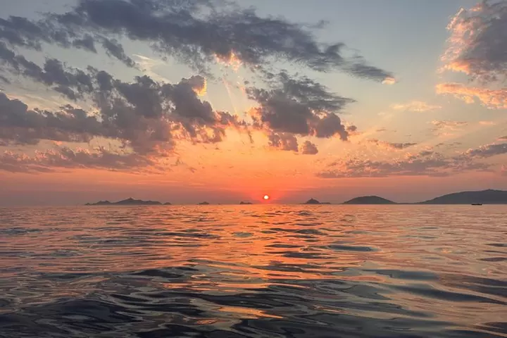Croisière bateau au Coucher du Soleil avec Apéritif aux îles sangui...