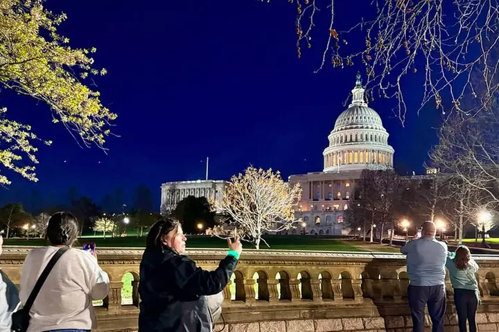 DC Night Tour With Magic LED- Pick Up/Drop, Snacks, LED Bracelets