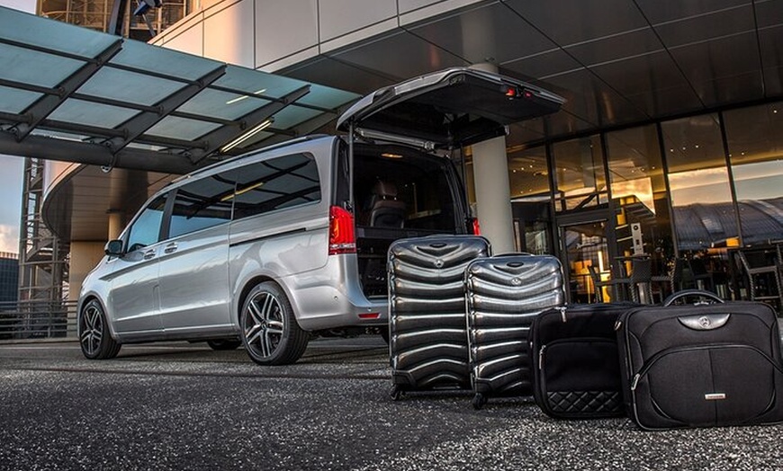 Image 4: Transfert privé de l'aéroport CDG ou ORLY à la ville de Paris