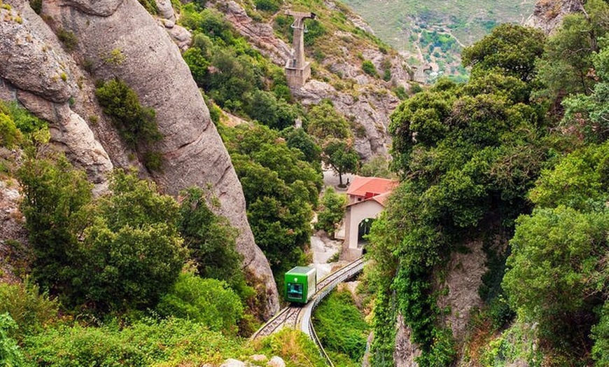 Image 9: Excursión privada de un día al monasterio de Montserrat y a la mont...