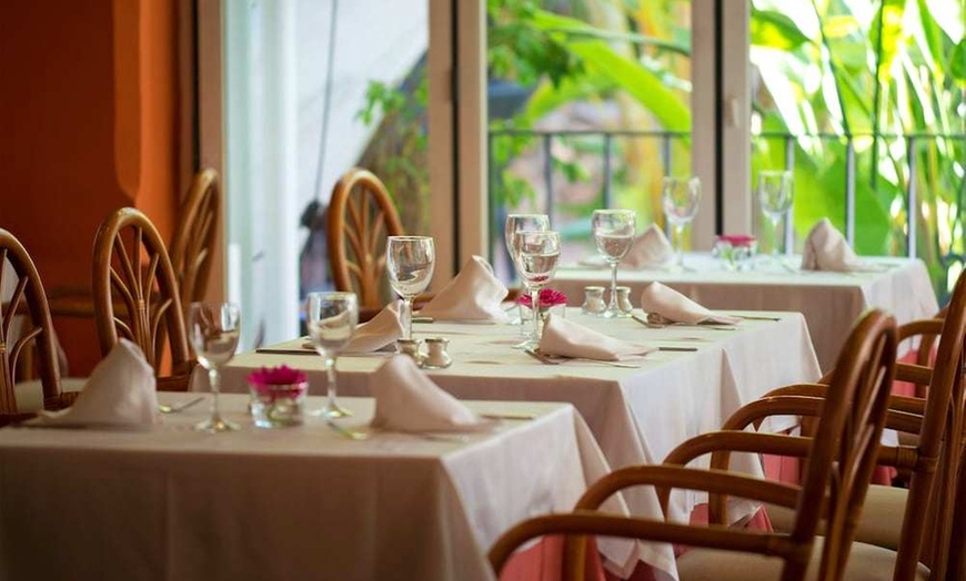 Image 26: ✈ COSTA DEL SOL | Marbella - BlueBay Banús 4*, 3 Nächte - Außenpool