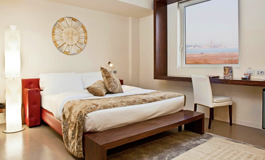 Image 1: ✈ ITALIE | Venise Mestre - Antony Hotel 4*, 2 nuit - City break