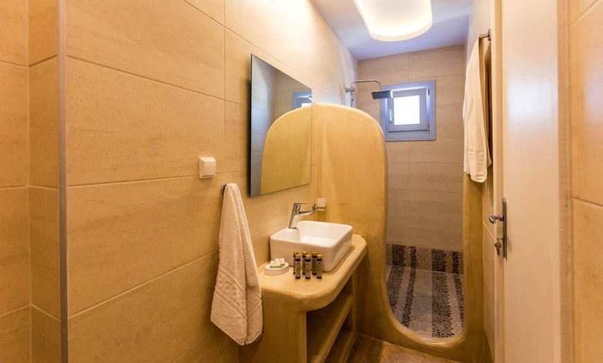 Image 5: ✈ SANTORINI | Kamari - Hotel Selini 3*, 3 nights - Seafront