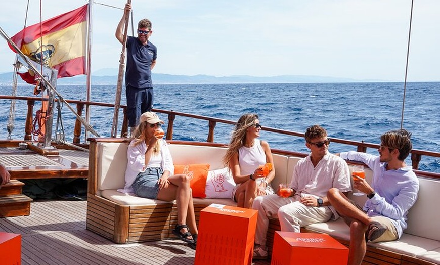 Image 1: Crucero en barco por Aperol Spritz