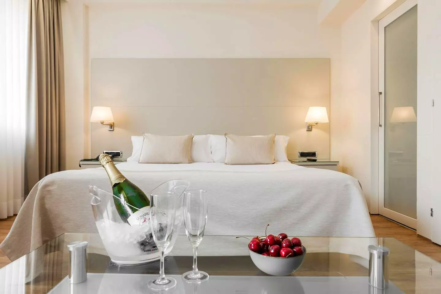 ✈ SPANIEN | Barcelona - Mariano Cubi Aparthotel Barcelona 4*, 2 Näc...