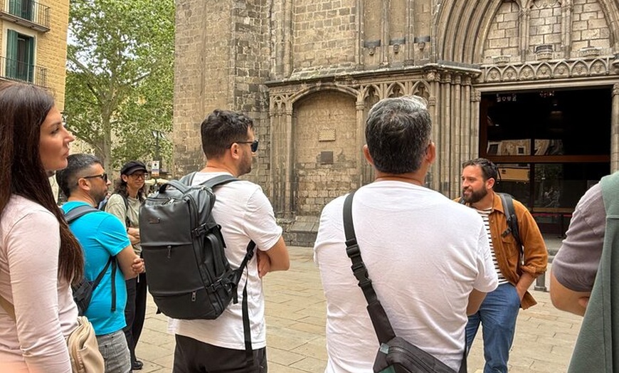 Image 9: Barrios históricos de Barcelona El Raval, Gótico y Born