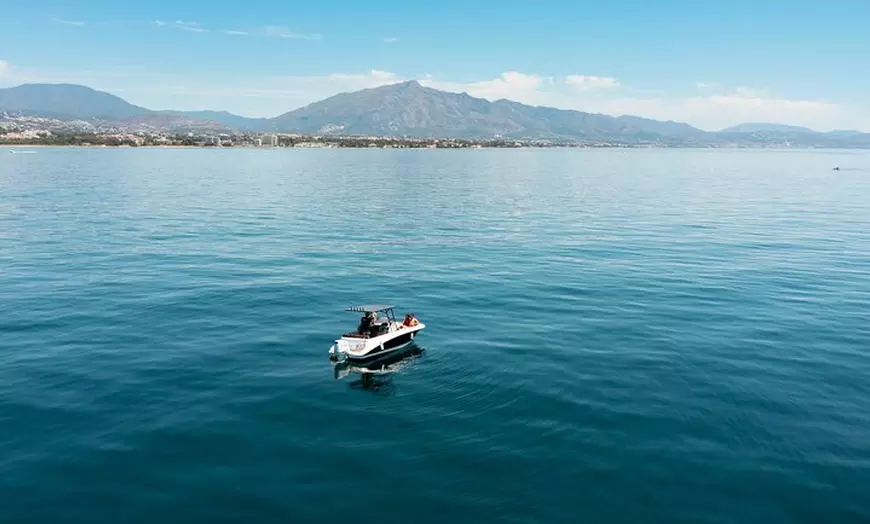 Image 7: Tour privado en barco en Marbella