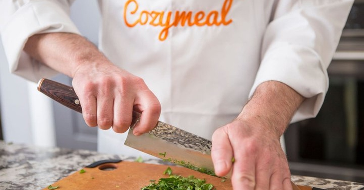 Clase privada de cocina para preparar paella y sangría en Sevilla