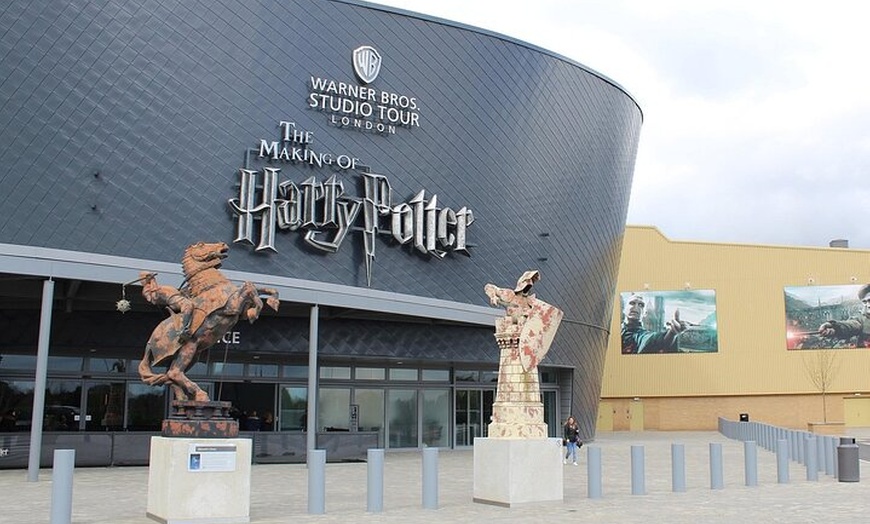 Image 1: Harry Potter Studio Private Transfer London Pick up or Drop off