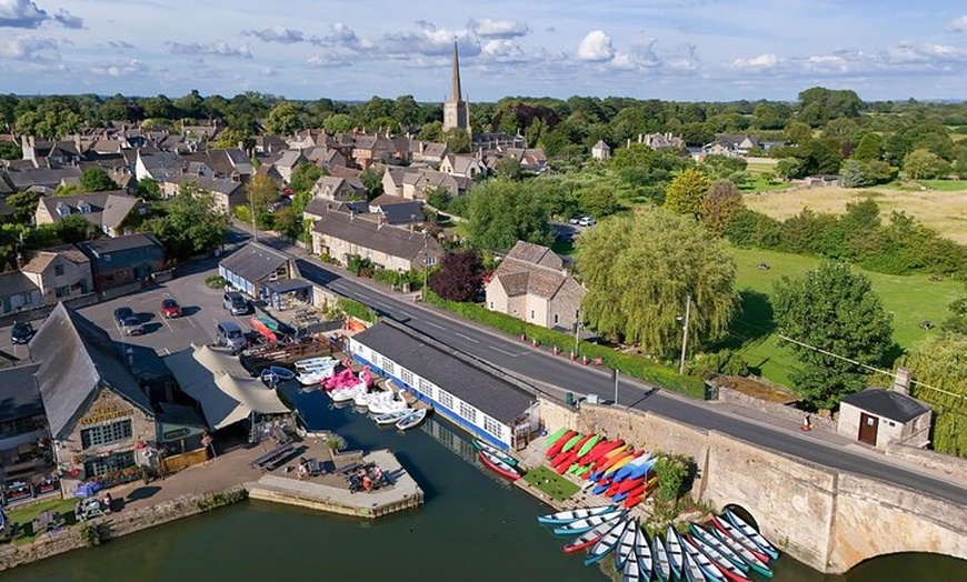 Image 2: Thames Canoe Trip to Kelmscott Manor with Cream Tea & Return