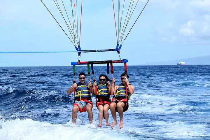 Parasailing in Waikiki from Oahu Hawaii