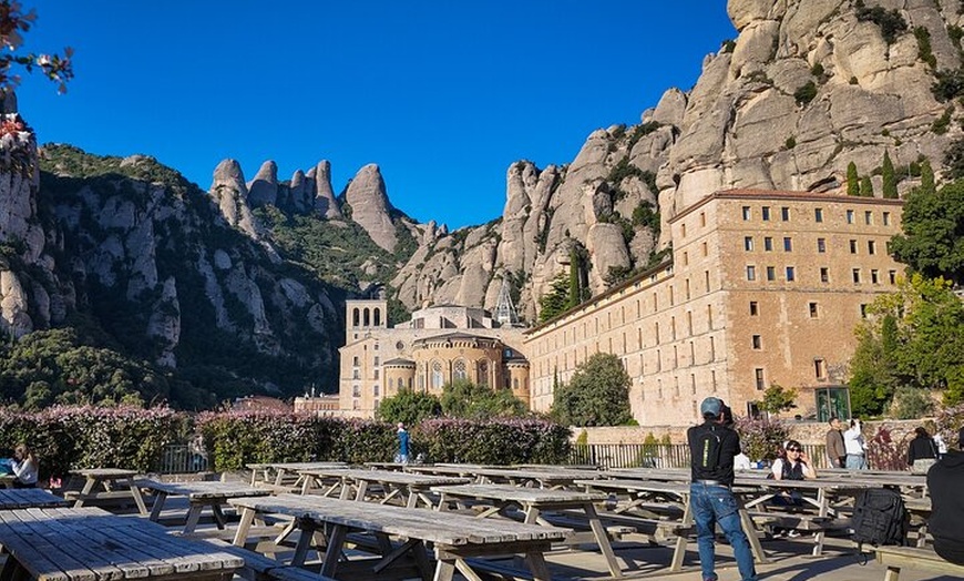 Image 2: Montserrat Experiencia de ida y vuelta de medio día