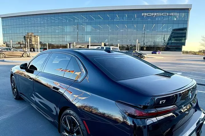 Luxury Airport Transfer in a BMW I7 E Drive 50