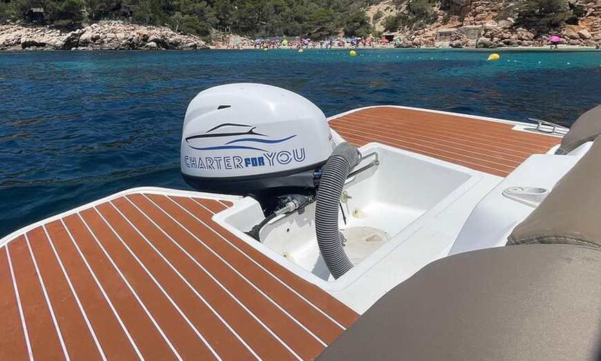 Image 5: Explora Ibiza en Barco sin Licencia. Navega a Tu Ritmo