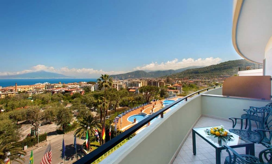 Image 32: ✈ ITALIA | Sorrento - Hilton Sorrento Palace 4* - Piscine