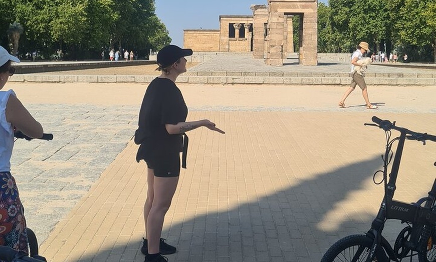 Image 8: Green Madrid Tour E Aventura en bicicleta por parques y monumentos
