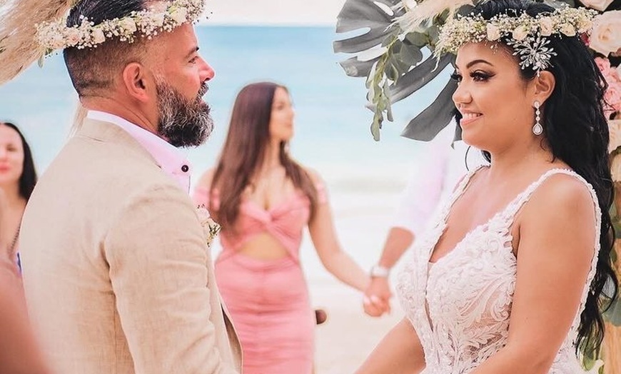 Image 17: Cancun Romantic Beach Photoshoot