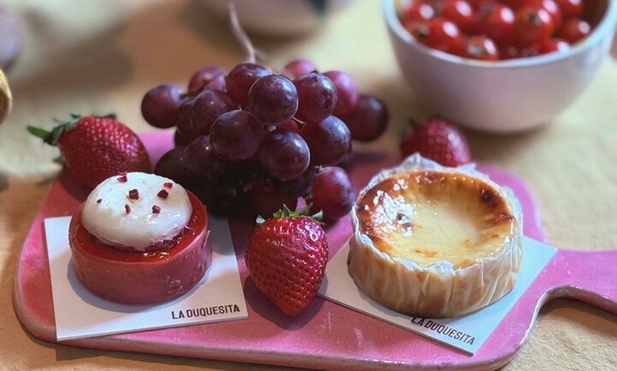 Image 5: Brunch español gourmet en una galería de arte privada oculta