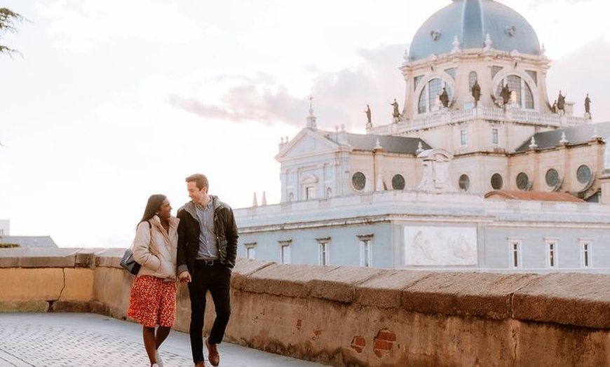 Image 2: Sesión de fotos de vacaciones privadas con fotógrafo en Madrid