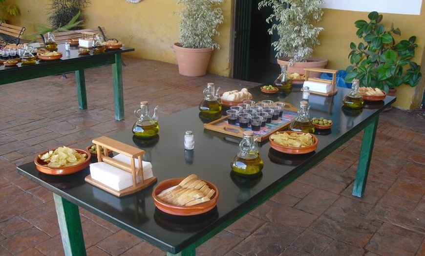 Image 3: Excursión de un día a Molino de Aceite y Mercado Agroalimentario de...