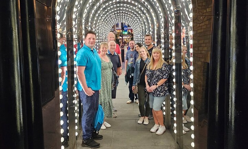 Image 4: Private: Pub Crawl and Sing along London Experience