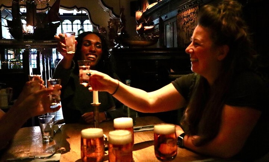 Image 2: Hamburg Walking Food Tour mit 7 authentischen lokalen Gerichten