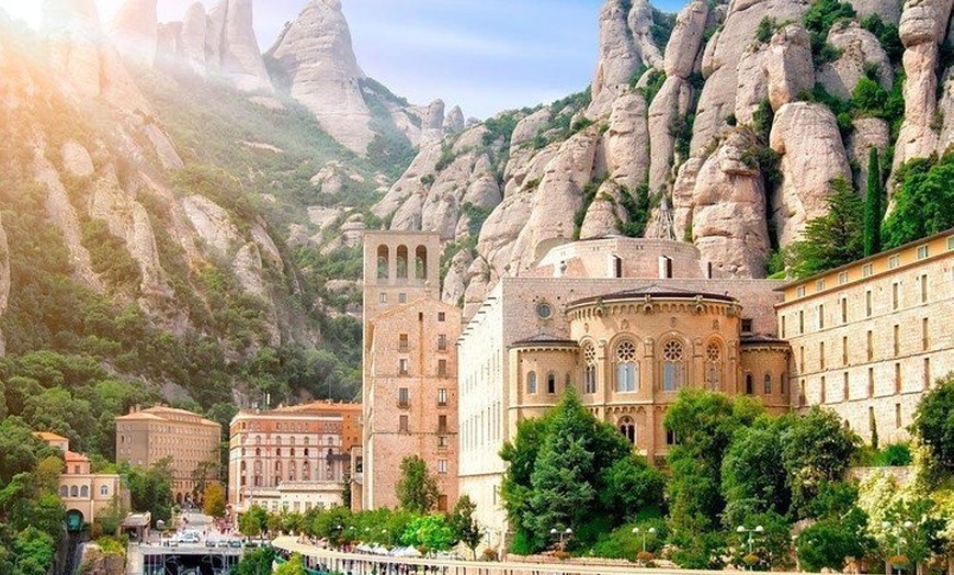 Image 6: Monasterio de Montserrat y Virgen Negra con Almuerzo en Casa Rural