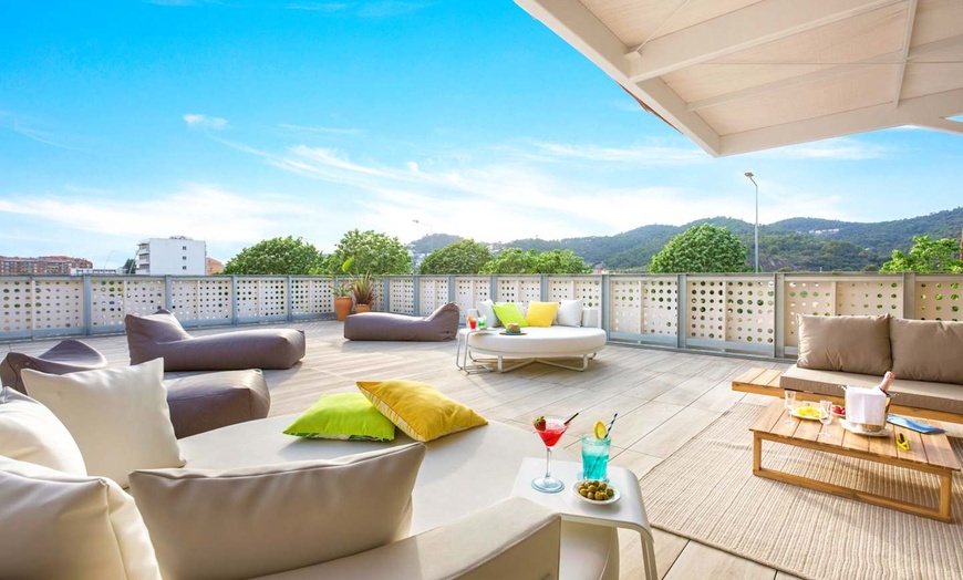 Image 9: ✈ COSTA BARCELONA | Malgrat de Mar - Sumus Hotel Monteplaya - Adult...