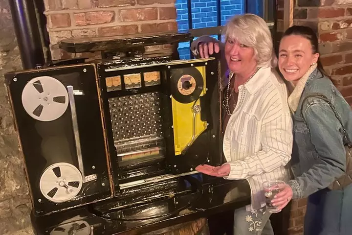 Guided Pub Crawl Walking Tour of Downtown Nashville