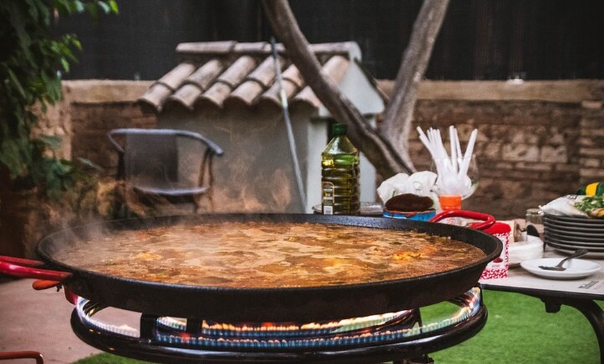 Image 4: Vive la Experiencia Valenciana Cocinando Tu Propia Paella