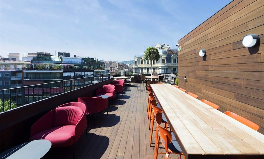 Image 10: ✈ SPAIN | Barcelona - The Corner Hotel 4*, 2 nights - Outdoor swimm...