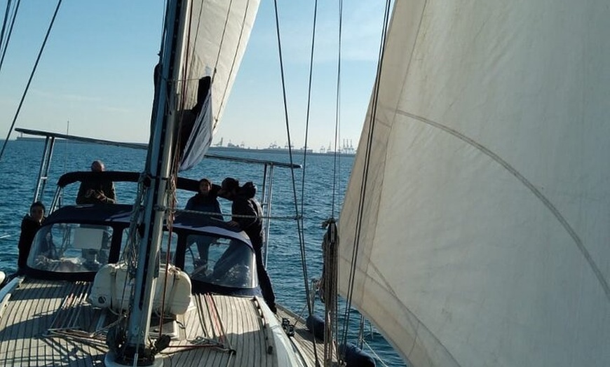 Image 11: Holistic Day Charter Paseo en Velero