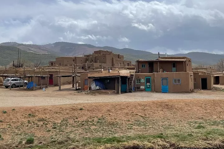 Santa Fe to Chimayo and Taos Pueblo Driving Tour