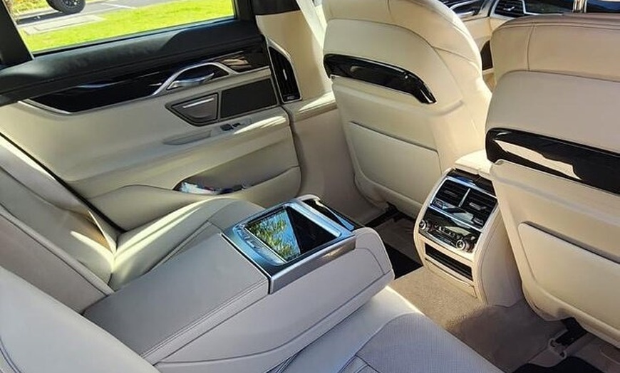 Image 2: Private Chauffeur Transfer Melbourne CBD to Airport