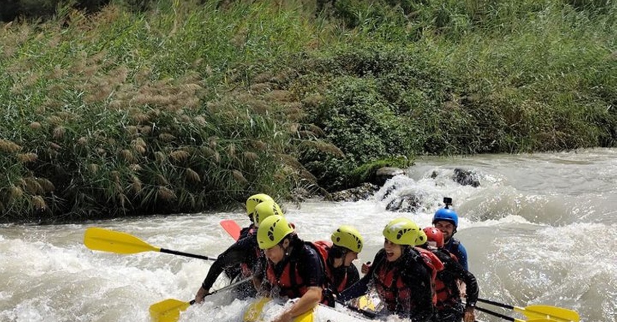 Actividad de rafting en el río Genil en Córdoba
