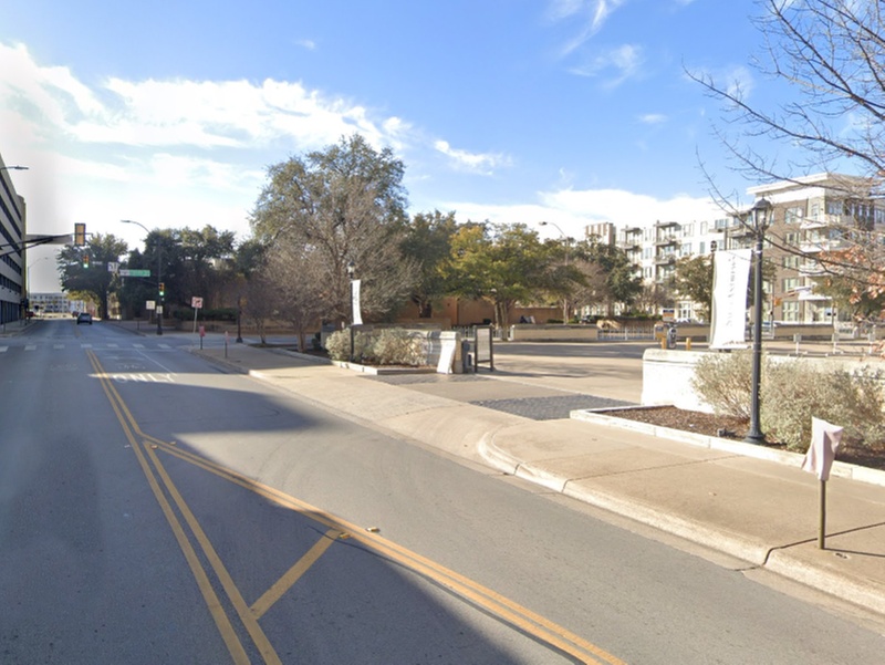Parking at 914 Lamar St. Lot