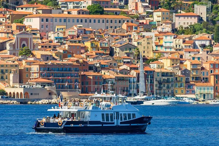 Croisière touristique sur la côte méditerranéenne au départ de Nice
