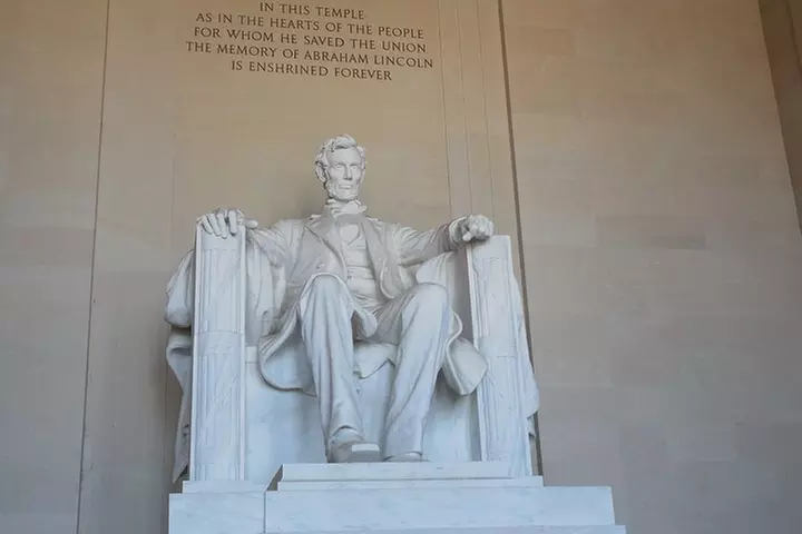 National Mall & Cherry Blossoms Tour with Optional Museum Tickets