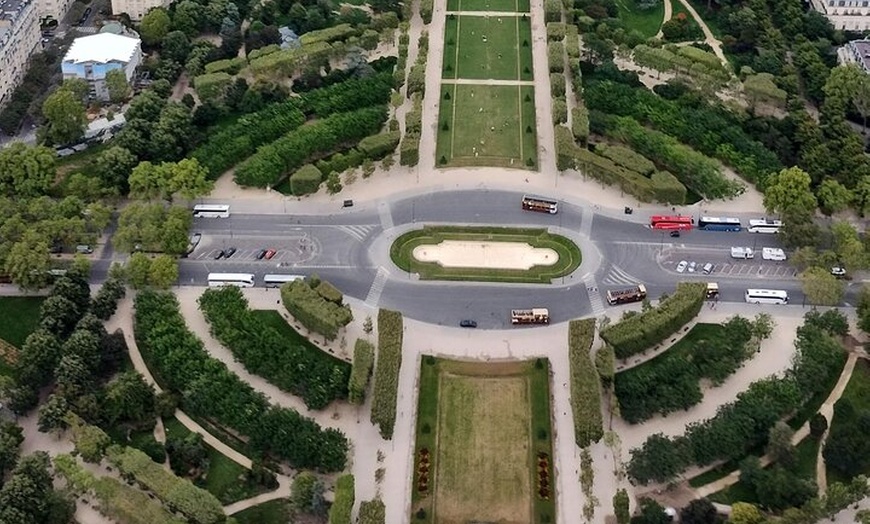 Image 14: Tour Eiffel en ascenseur au deuxième étage et sommet facultatif