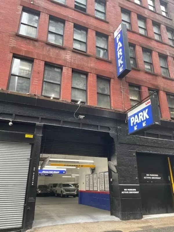 Parking at LAZ Parking - 310 W. 39th St. Garage