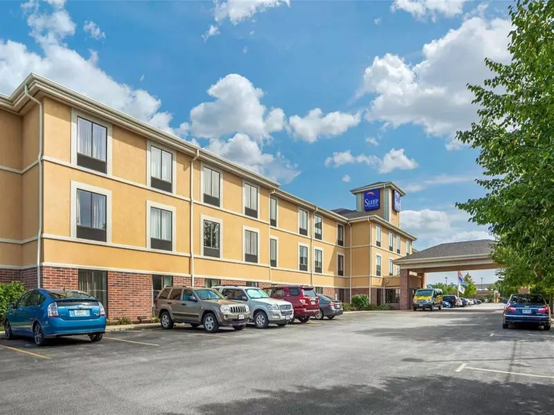 Parking at Sleep Inn & Suites Milwaukee Airport Lot MKE