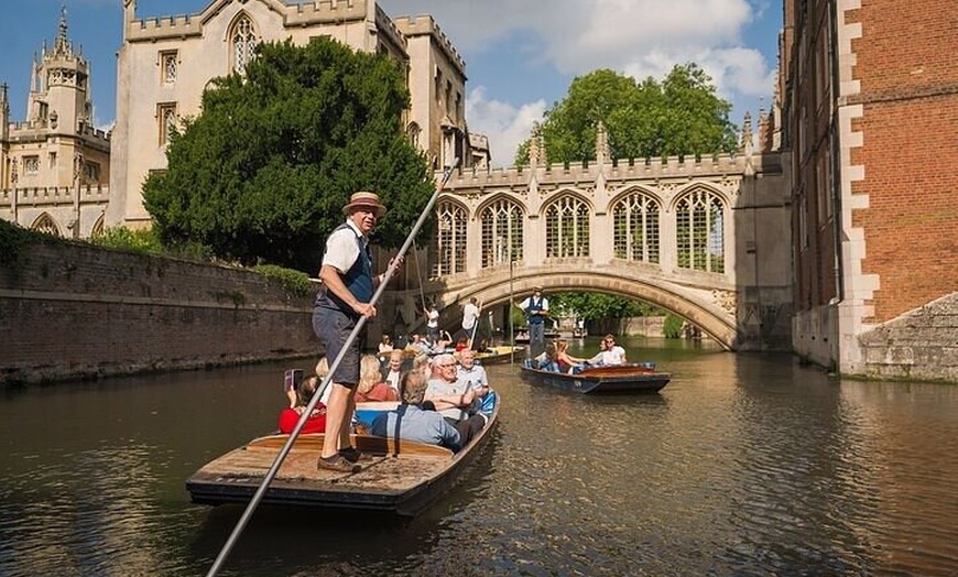 Image 7: Cambridge Walking & Punting Tour by Alumni™ King's College Option