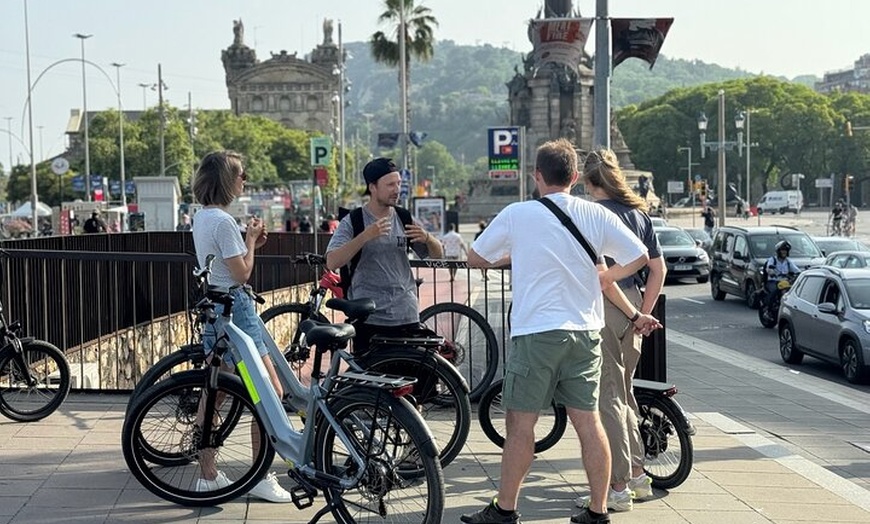 Image 5: Montjuic Barcelona: Tour panorámico en bicicleta eléctrica Vistas y...
