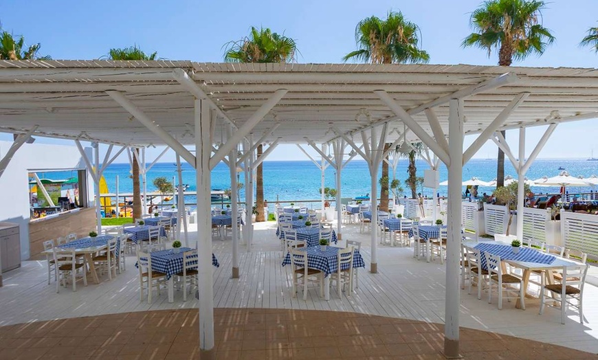 Image 7: ✈ CYPR | Protaras - Constantinos The Great Beach Hotel 5* - Naprzec...