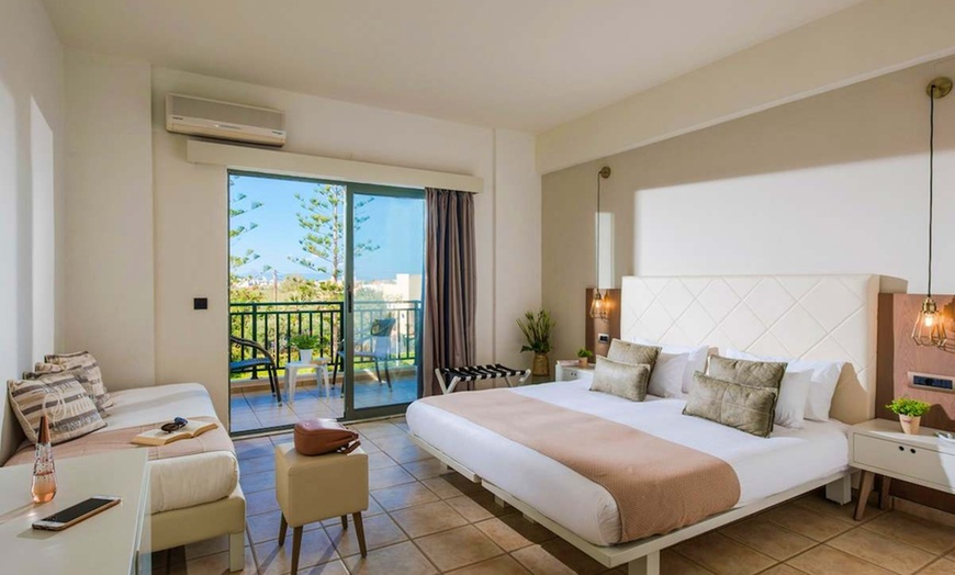 Image 7: ✈ CRÈTE | Gouves - Gouves Bay by Omilos Hotels 4*, 3 nuit - Tout in...