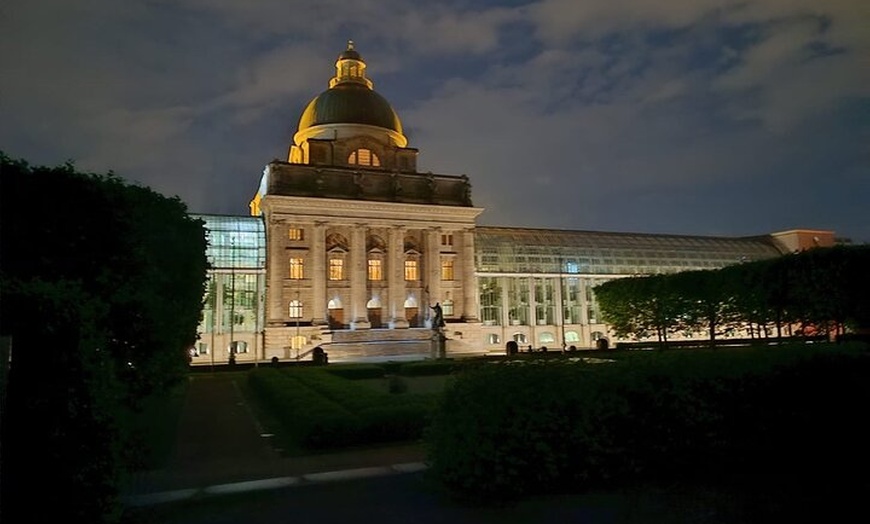 Image 9: Hinter dem Bildschirm Authentisches München mit einem privaten Gast...