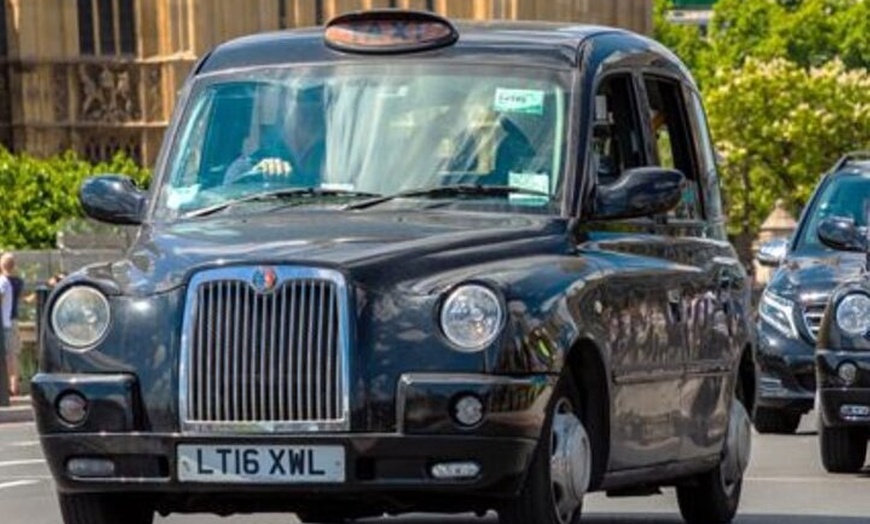 Image 2: 4 hour Black Cab Tour in London Private Sightseeing Hotel Pickup