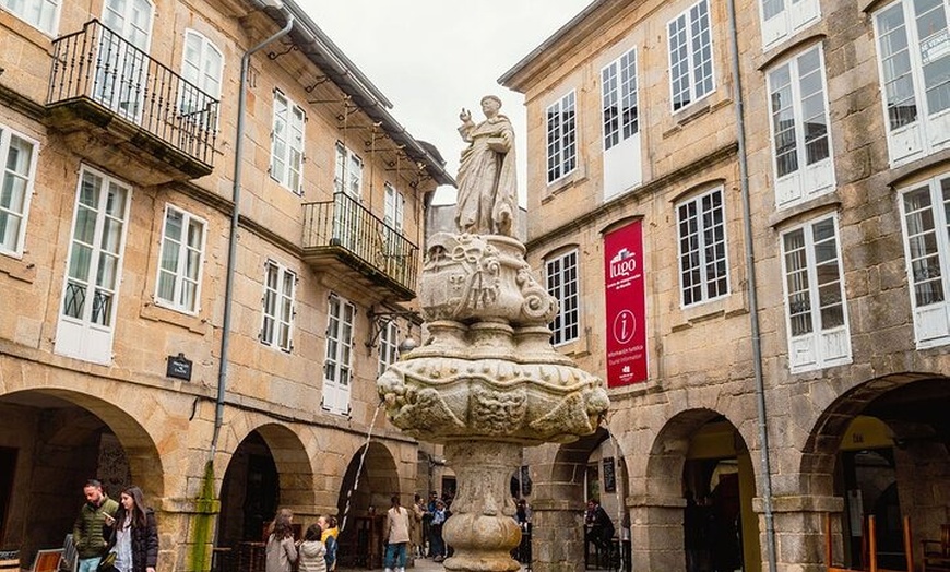 Image 3: Tour a pie en grupo por Lugo