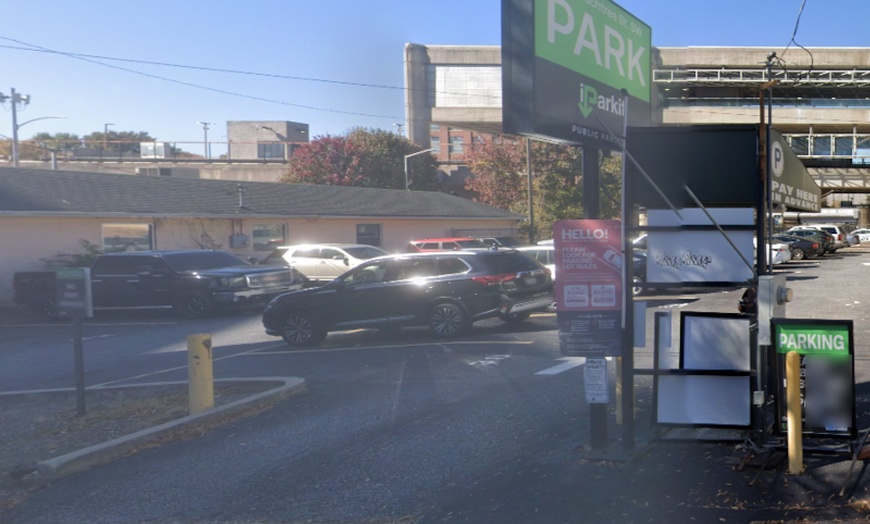 Image 2: Parking at 237 Peachtree St. SW. Lot