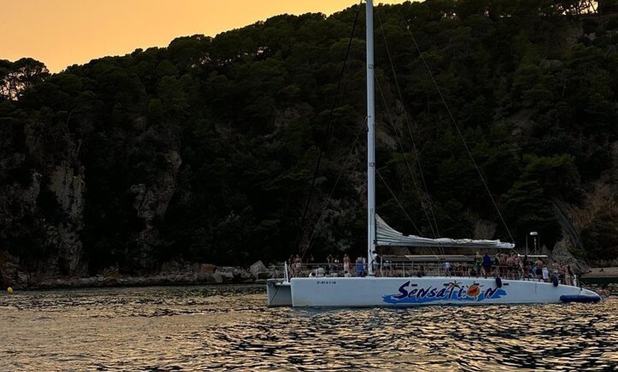 Image 9: Puesta de Sol desde LLoret de Mar con Dj y bebidas